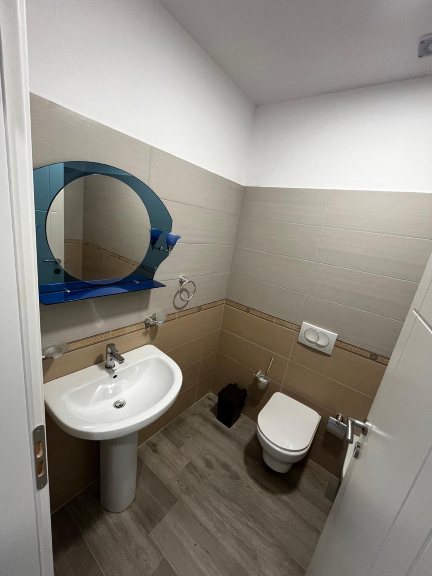 H&A Guest House Divjake Esterno foto