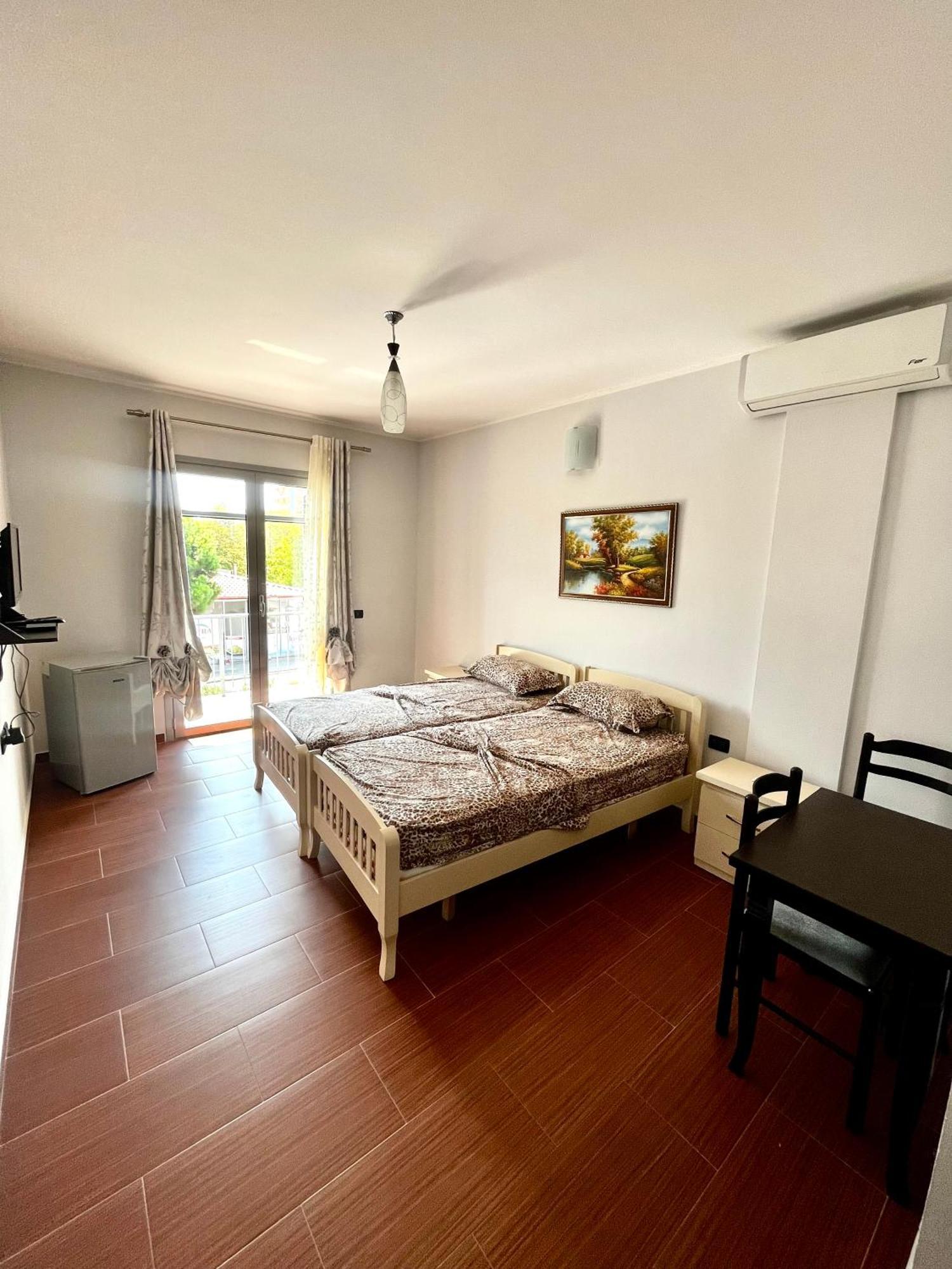 H&A Guest House Divjake Esterno foto